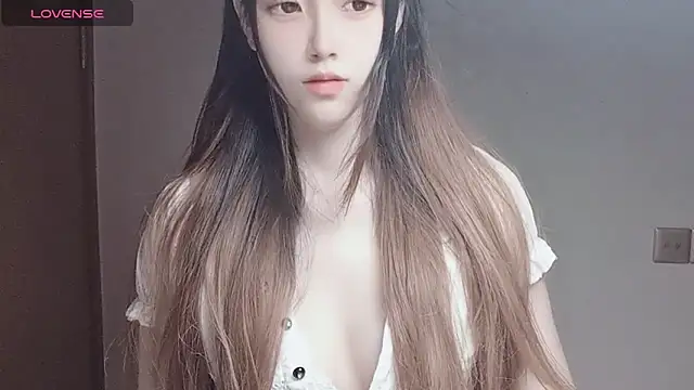 AyoHall's cam snapshot