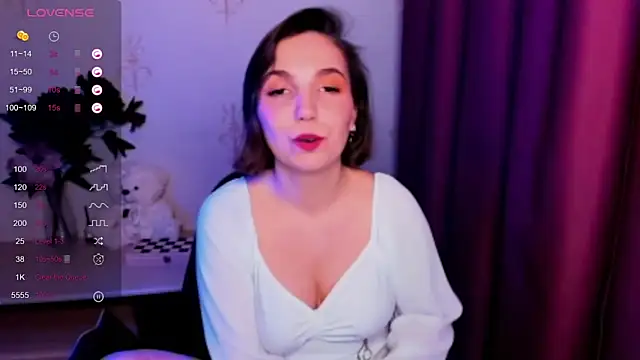 KindHazelHere_'s cam snapshot