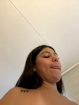 Alyshanon18 live sex cam