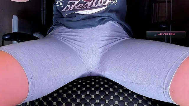 Cameltoe_squirt_inPants's cam snapshot