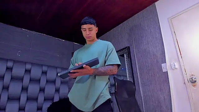 jaze_bradley's cam snapshot