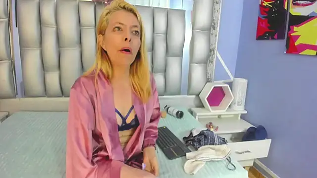 sophia_ny's cam snapshot