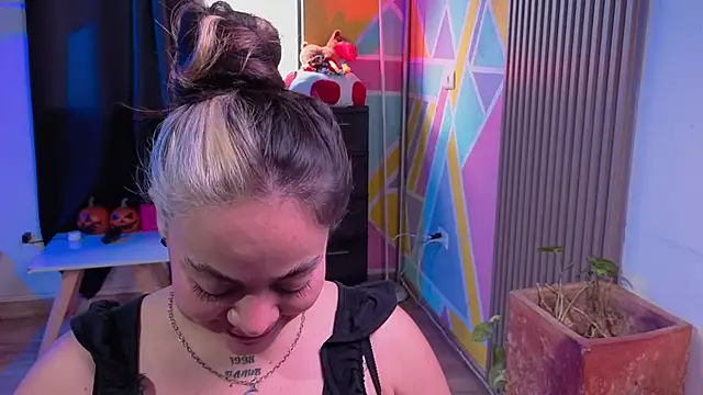 Cuttiealice's cam snapshot