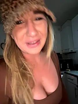 MimiMaee's cam snapshot