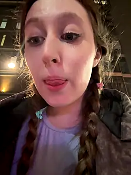 FroggyAnna live sex cam