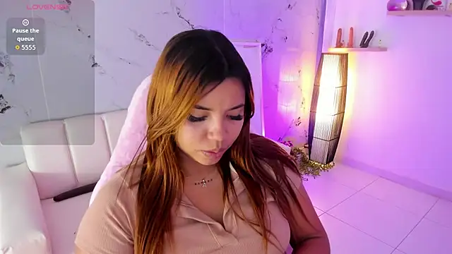 Lucy_Strong's cam snapshot