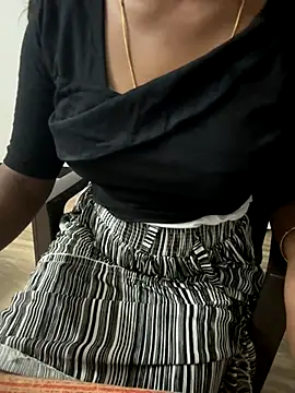 Tamilmallu-duskygirl03's cam snapshot