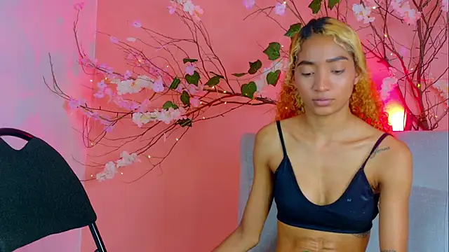 Charlotte_Love10's cam snapshot