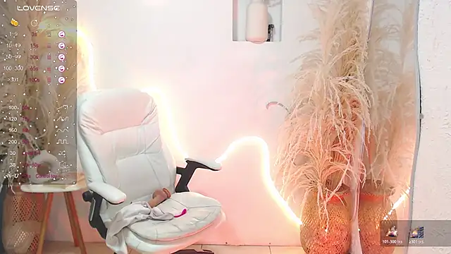 ViolettaHotLatin_'s cam snapshot