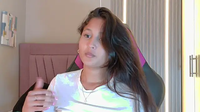 Laly_Cherry_'s cam snapshot