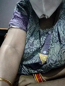 Hot__bhabhi_99's cam snapshot