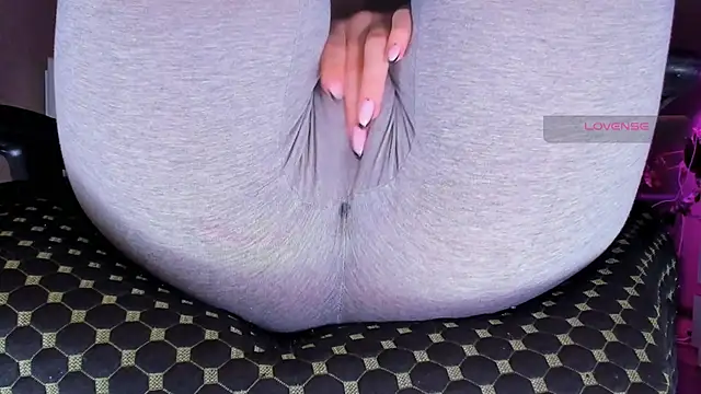 Cameltoe_squirt_inPants's cam snapshot