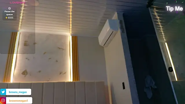 Megan_browns1's cam snapshot