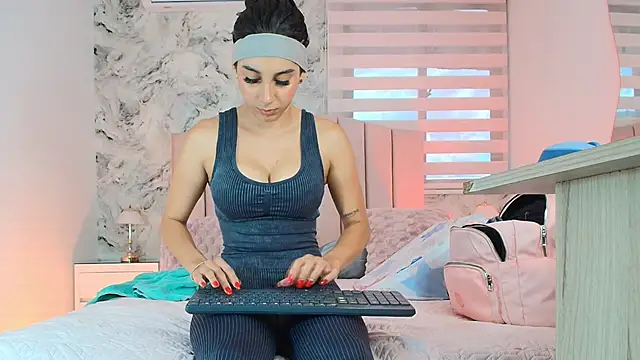 celeste_moonx's cam snapshot