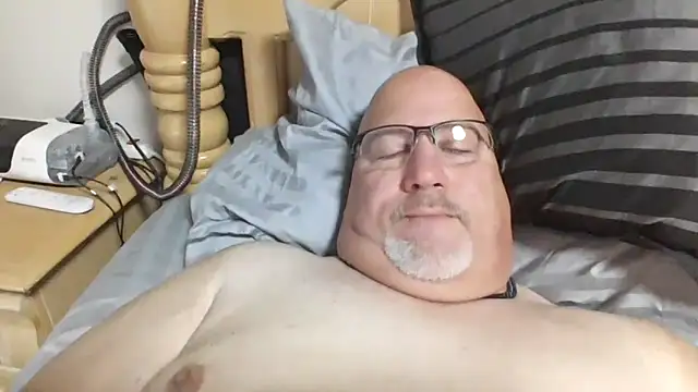 Bigbear0563 live sex cam