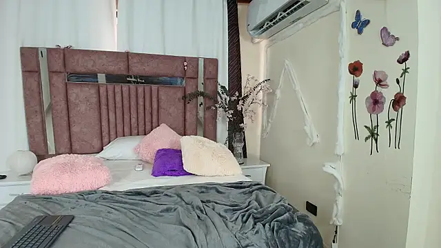 Nina_0001's cam snapshot