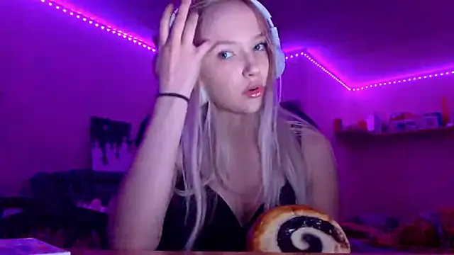 KarinRobertson's cam snapshot