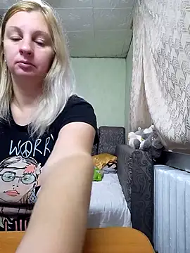 BustyBlond's cam snapshot