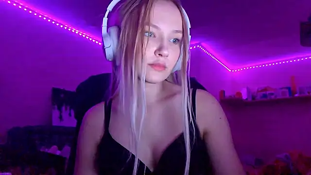 KarinRobertson's cam snapshot