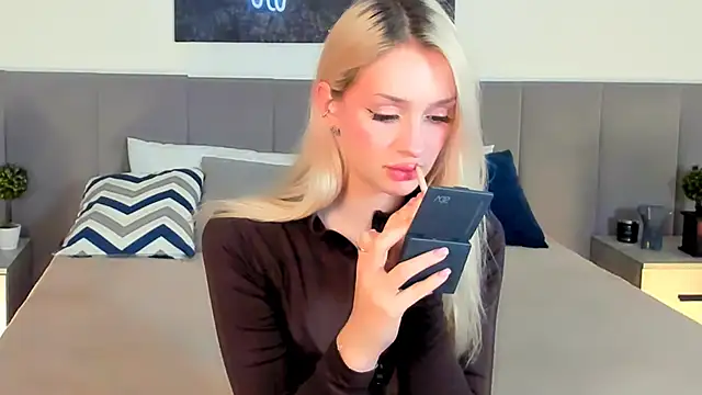 SugarWhisper's cam snapshot