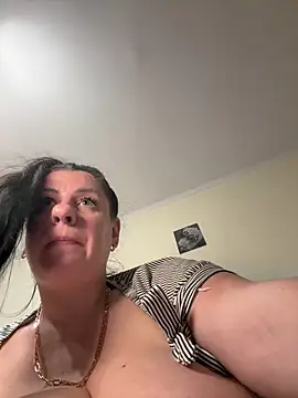 Evelinia's cam snapshot