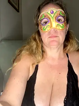 largeboobies30's cam snapshot