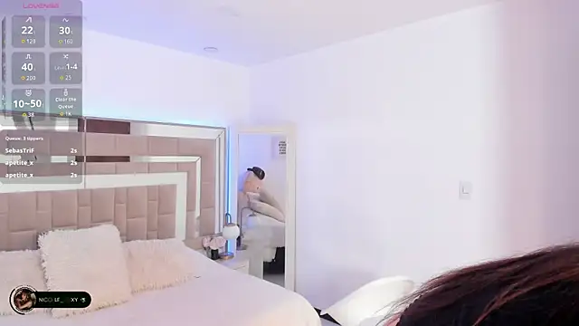 Nicolle_foxy's cam snapshot