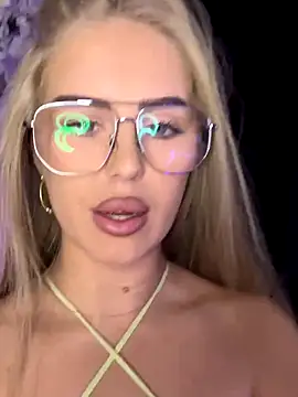 AubrieleRouj1's cam snapshot