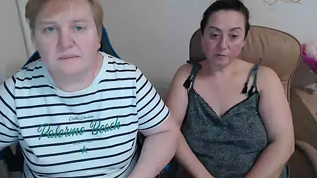 Bertie_Adeline's cam snapshot