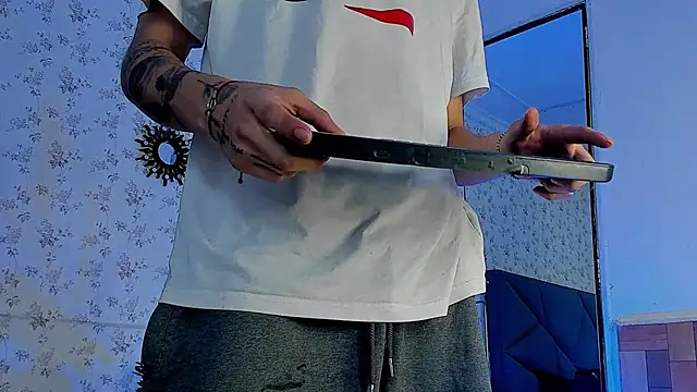 meganandtylerr19's cam snapshot