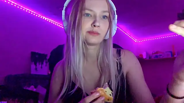 KarinRobertson's cam snapshot