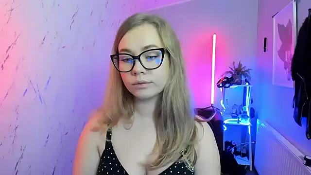 holly_xglam's cam snapshot