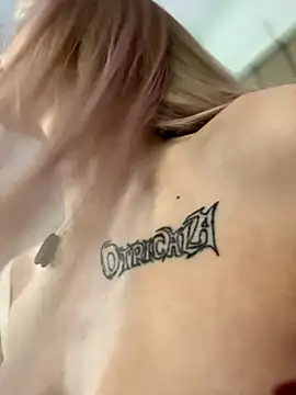 BellaSecrett's cam snapshot