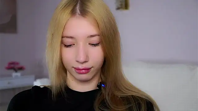 SunnivaCovil's cam snapshot