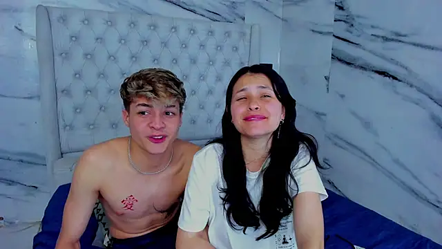 Ari_and_Storm's cam snapshot