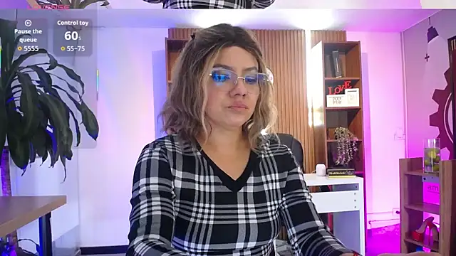 colete_milf's cam snapshot