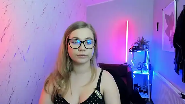 holly_xglam's cam snapshot