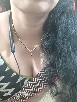 bhuvana_555's cam snapshot