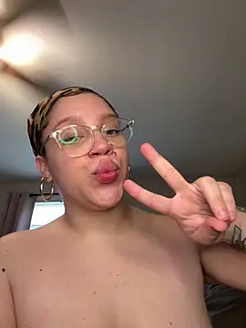 QueenNuttCollector live sex cam