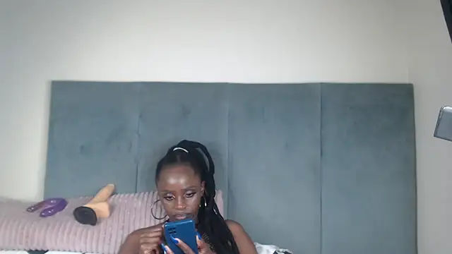 Jah-Queen's cam snapshot