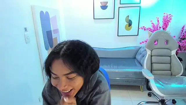 Juliie_coper's cam snapshot