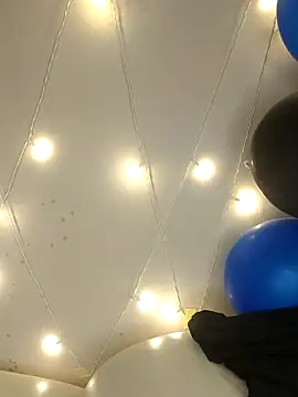 KARISHMA-STRIP's cam snapshot