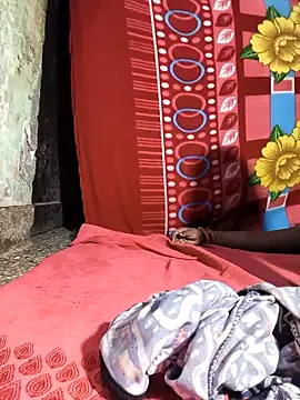 POOJALOVEHOT's cam snapshot