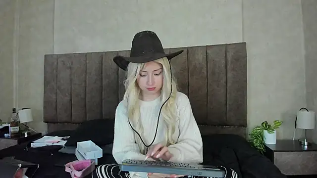 AriMonoban's cam snapshot