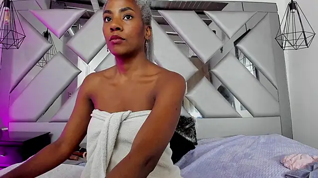 Lorenn_Hill's cam snapshot