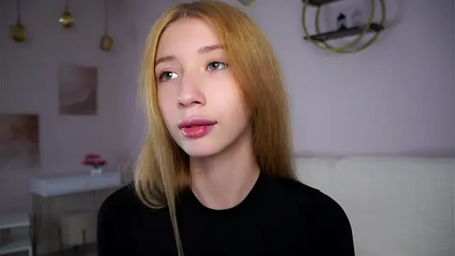 SunnivaCovil's cam snapshot