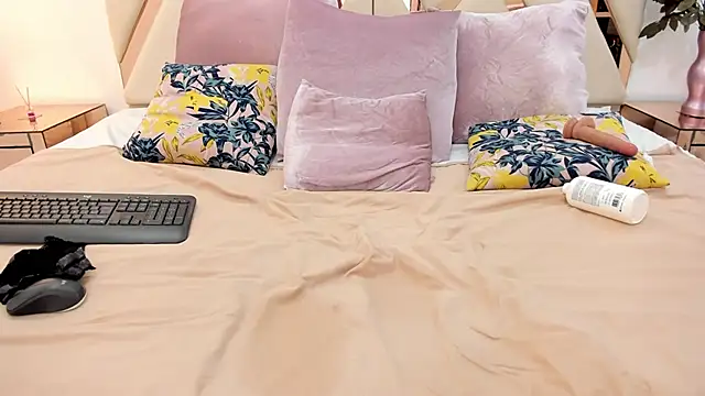 karolebonyy's cam snapshot