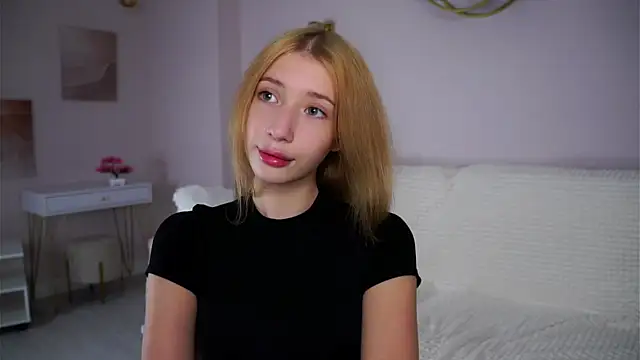 SunnivaCovil's cam snapshot