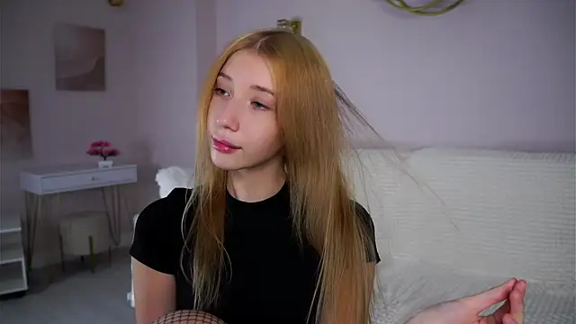 SunnivaCovil's cam snapshot