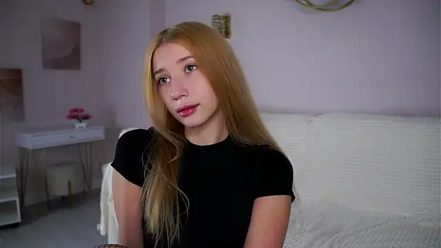 SunnivaCovil's cam snapshot